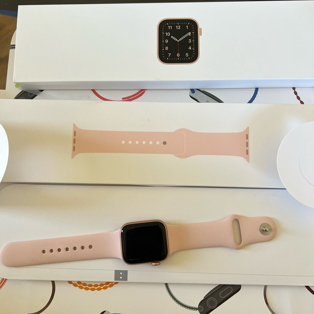 Brand new Apple Watch with band